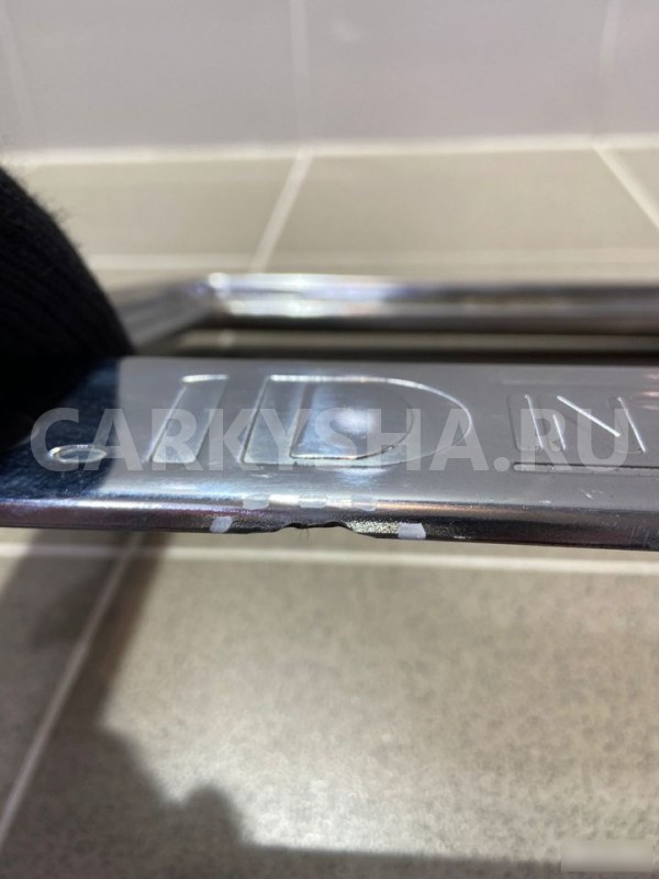 Крышка интеркулера Isuzu Bighorn 1994 г Isuzu Bighorn 