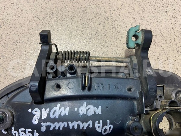 Ручка открывания передняя правая Mazda Familia1994 Mazda Familia 